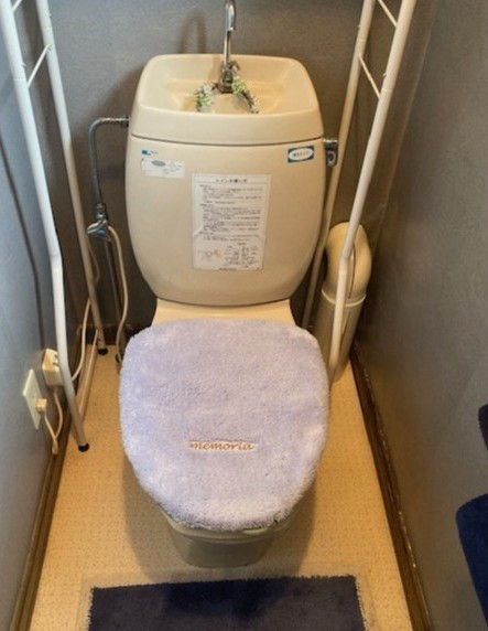 住まいの工事屋さんのトイレ交換しましたの施工前の写真1