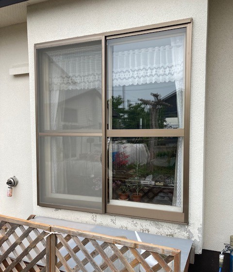 住まいの工事屋さんのサッシと玄関ドアを補助金を利用して交換しました。の施工前の写真1