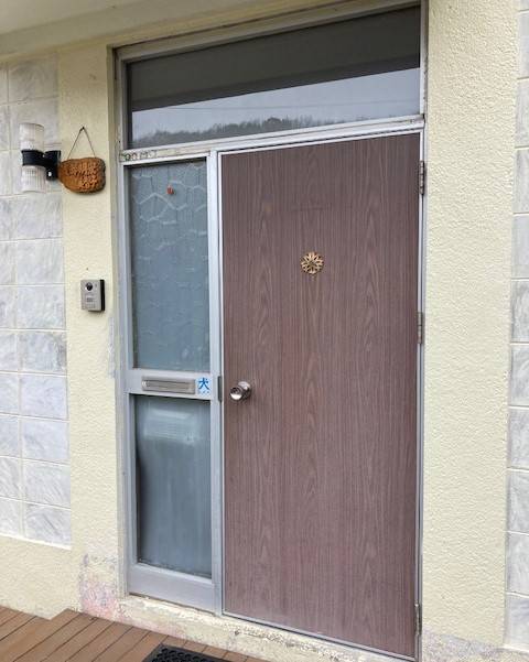 住まいの工事屋さんの玄関ドア交換しましたの施工前の写真1