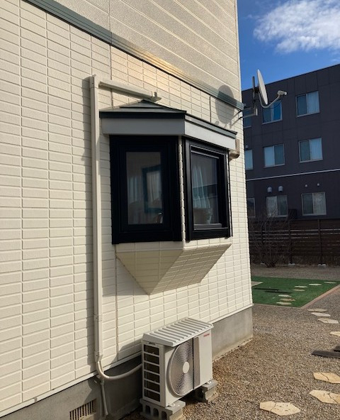 住まいの工事屋さんのトリプルサッシ、ブロンズガラス、断熱リフォームの施工後の写真3