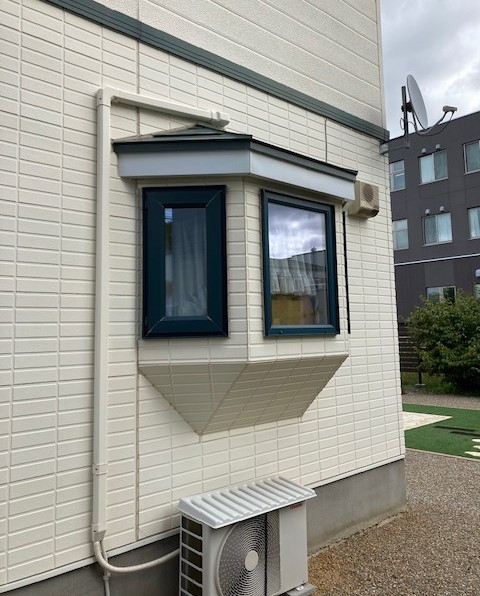 住まいの工事屋さんのトリプルサッシ、ブロンズガラス、断熱リフォームの施工前の写真3