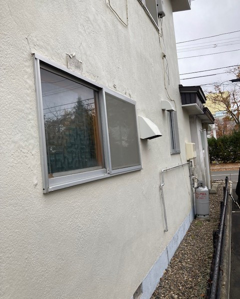 住まいの工事屋さんの断熱サッシへと交換しました。の施工前の写真2