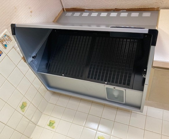 住まいの工事屋さんのレンジフードを交換しました。の施工後の写真2