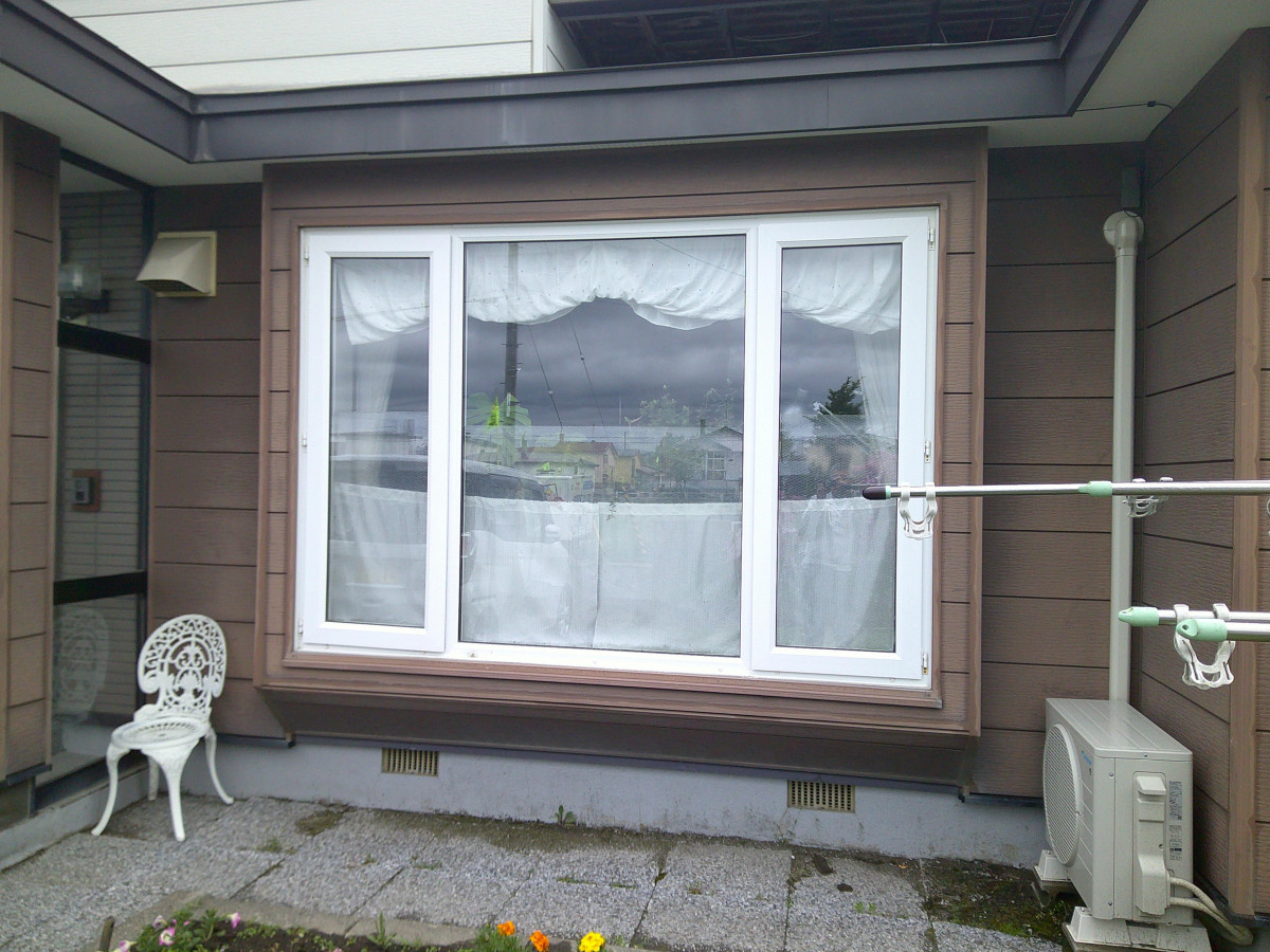 住まいの工事屋さんの窓を暖かくしました。の施工前の写真1