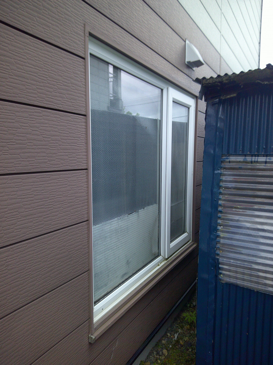 住まいの工事屋さんの窓を暖かくしました。の施工前の写真2