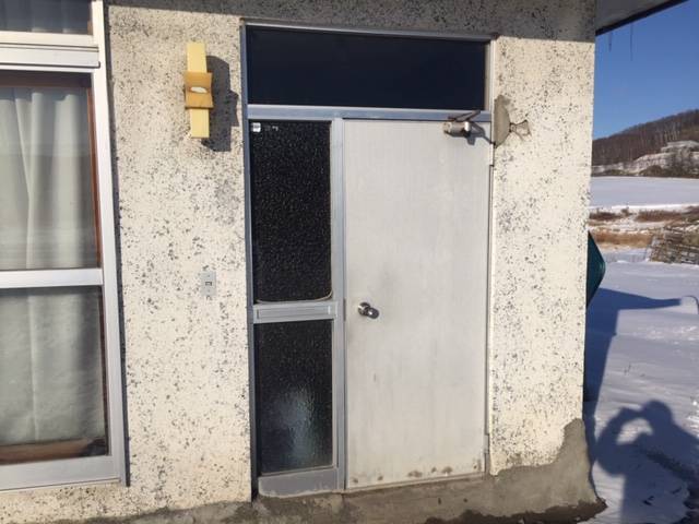住まいの工事屋さんの玄関ドアを取替えしました。の施工前の写真1