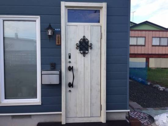 住まいの工事屋さんの玄関ドアを取替えました。施工事例写真1