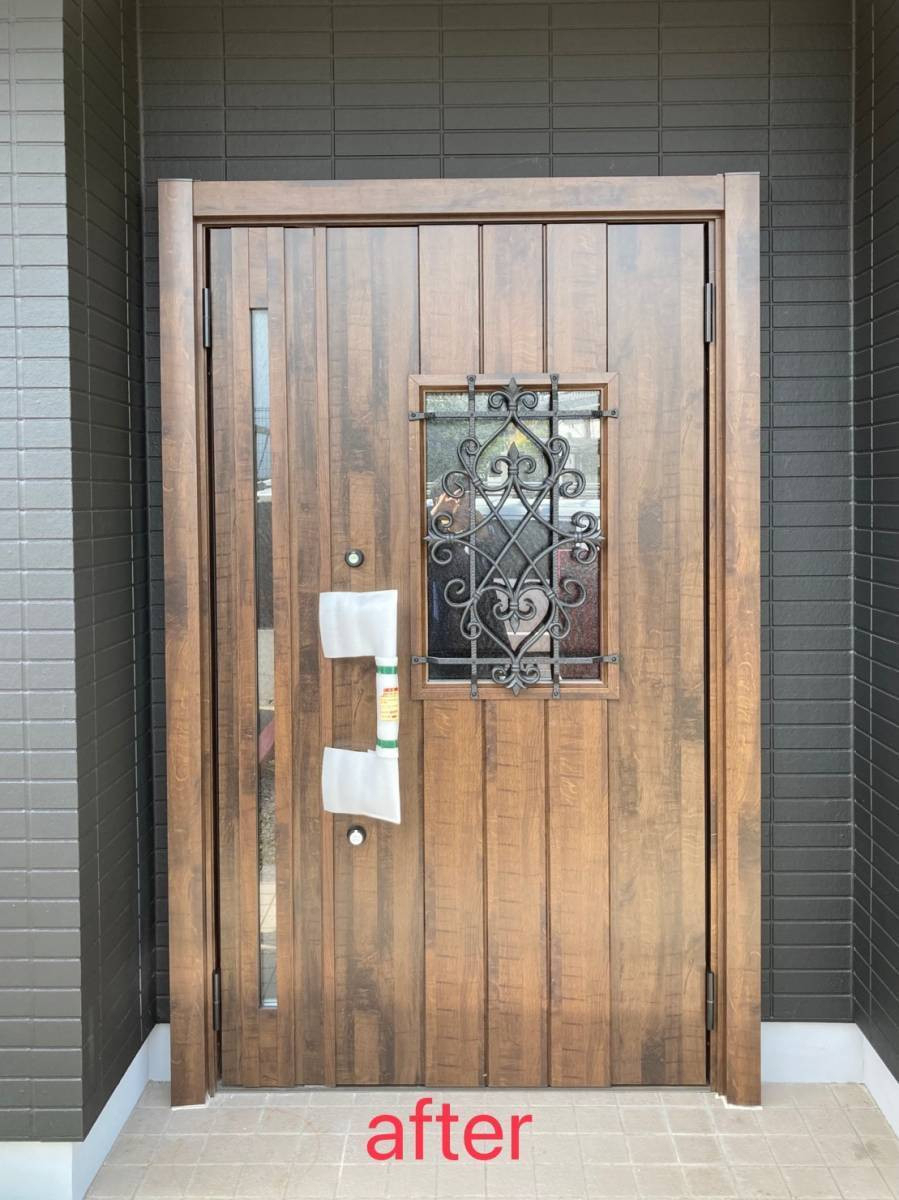 石田トーヨー住器 都城支店の古くなった玄関ドアを1日で取替！の施工後の写真1