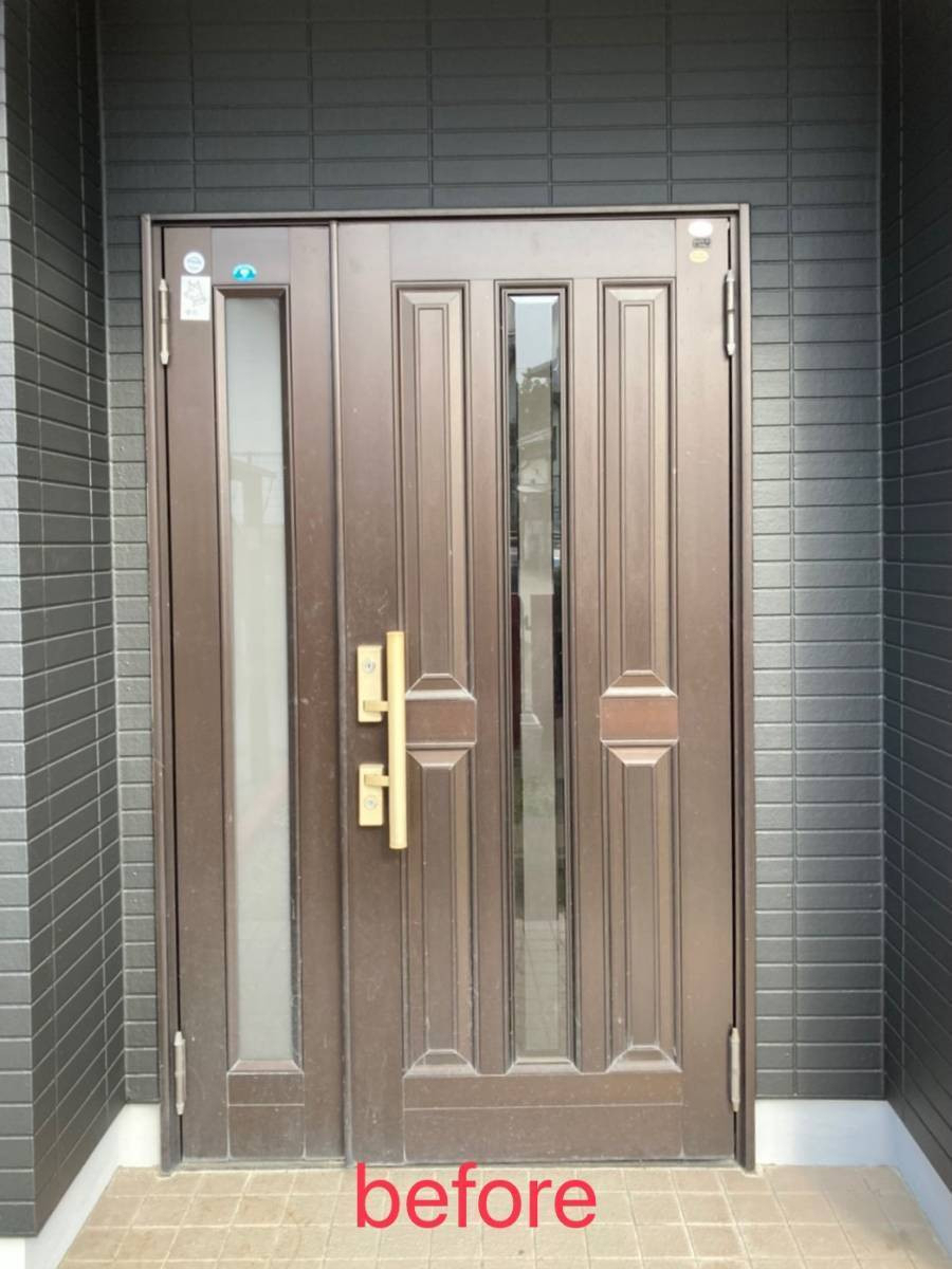 石田トーヨー住器 都城支店の古くなった玄関ドアを1日で取替！の施工前の写真1