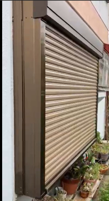 石田トーヨー住器 都城支店の窓ガラスを暴風、侵入から守るには窓シャッターが最適！の施工後の写真1