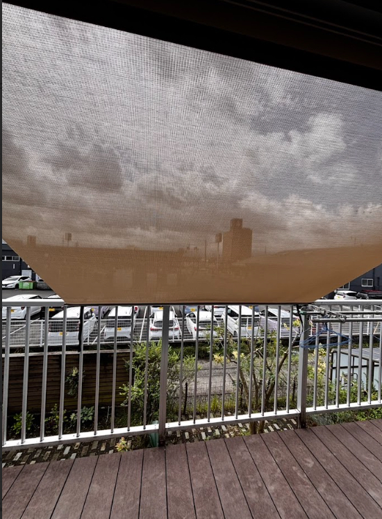 石田トーヨー住器 都城支店の早めの猛暑対策！LIXILスタイルシェードで室温上昇を抑え、お洒落に目隠しを実現した施工例の施工前の写真1