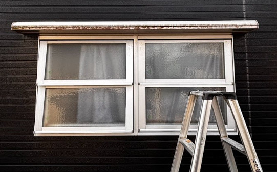 石田トーヨー住器 都城支店の最も効果のある遮熱方法の施工前の写真1