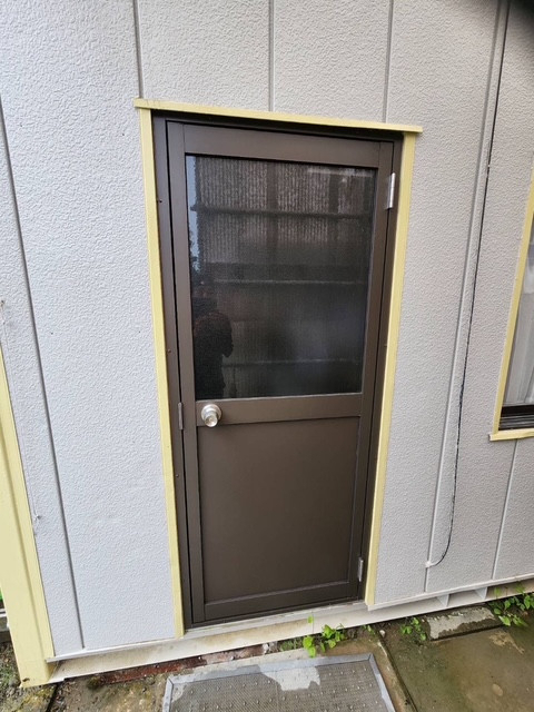 ユーライフの店舗ドア工事の施工前の写真1