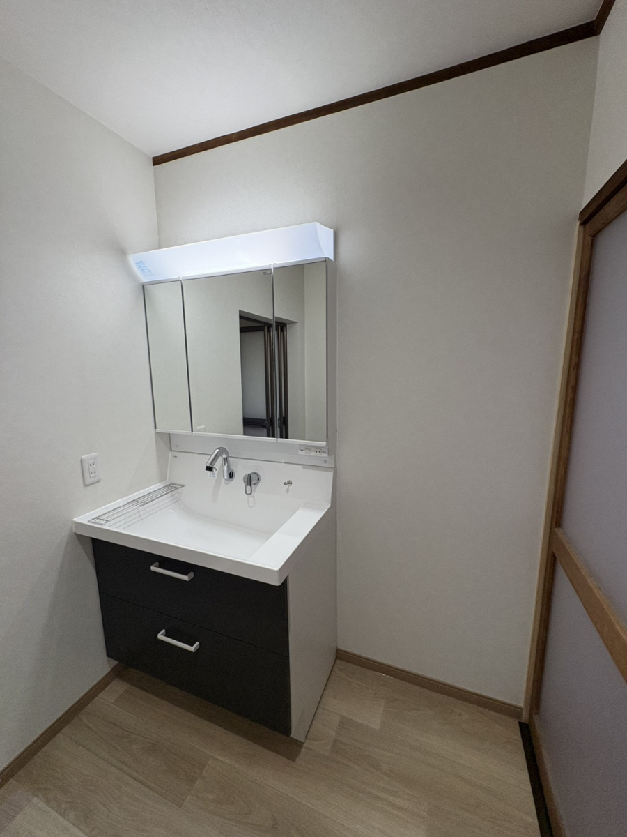 ユーライフの洗面室をリフォーム！洗面化粧台をピアラに取替えて洗面室を使いやすくの施工後の写真2