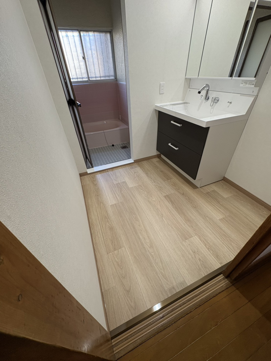 ユーライフの洗面室をリフォーム！洗面化粧台をピアラに取替えて洗面室を使いやすくの施工後の写真3