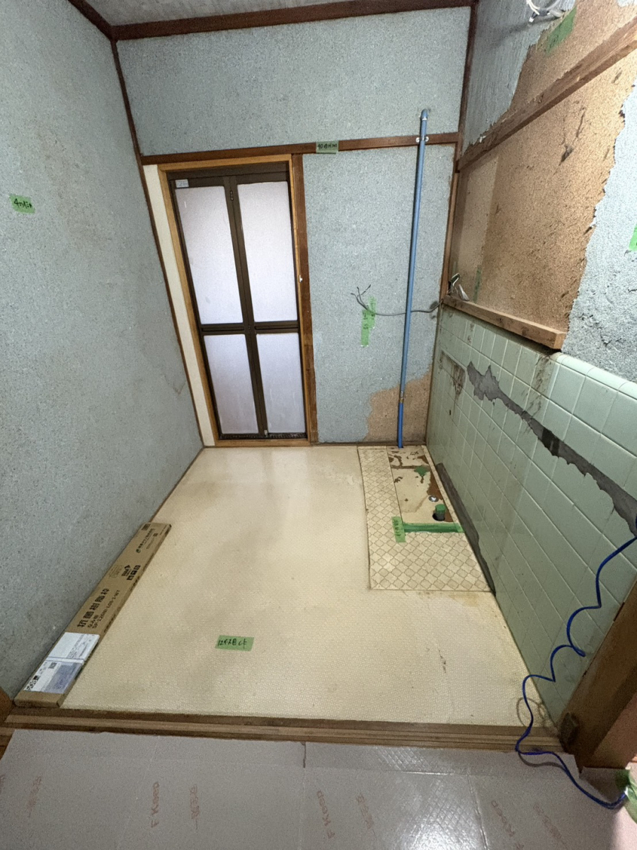 ユーライフの洗面室をリフォーム！洗面化粧台をピアラに取替えて洗面室を使いやすくの施工前の写真1