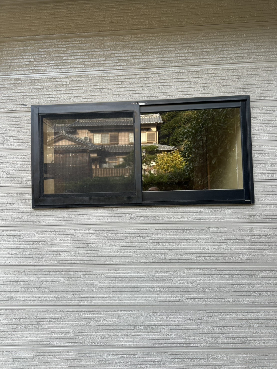 ユーライフの窓のサイズを小さくすることで断熱性や防犯性の向上に！の施工前の写真2