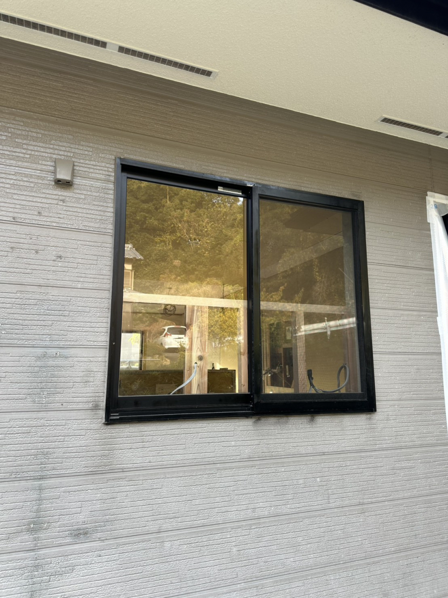 ユーライフの窓のサイズを小さくすることで断熱性や防犯性の向上に！の施工前の写真3