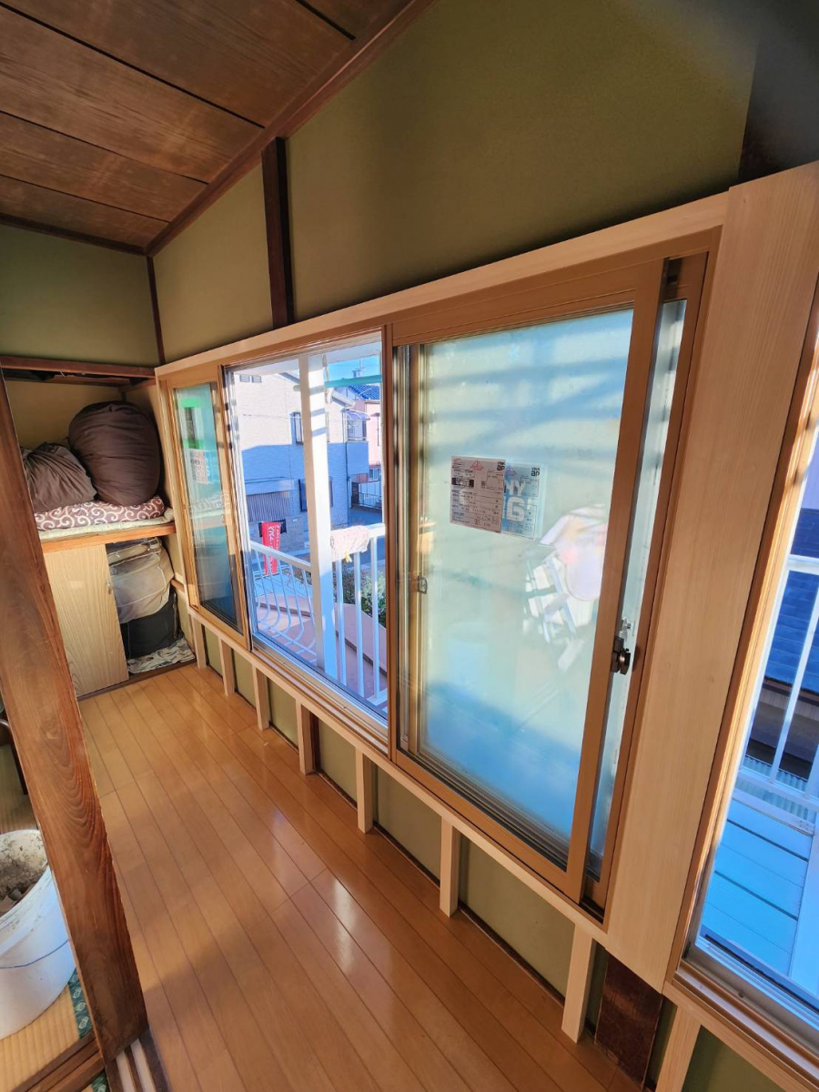 ユーライフの窓枠の幅が狭くても大丈夫！【ふかし枠】で取付け可能にの施工後の写真1