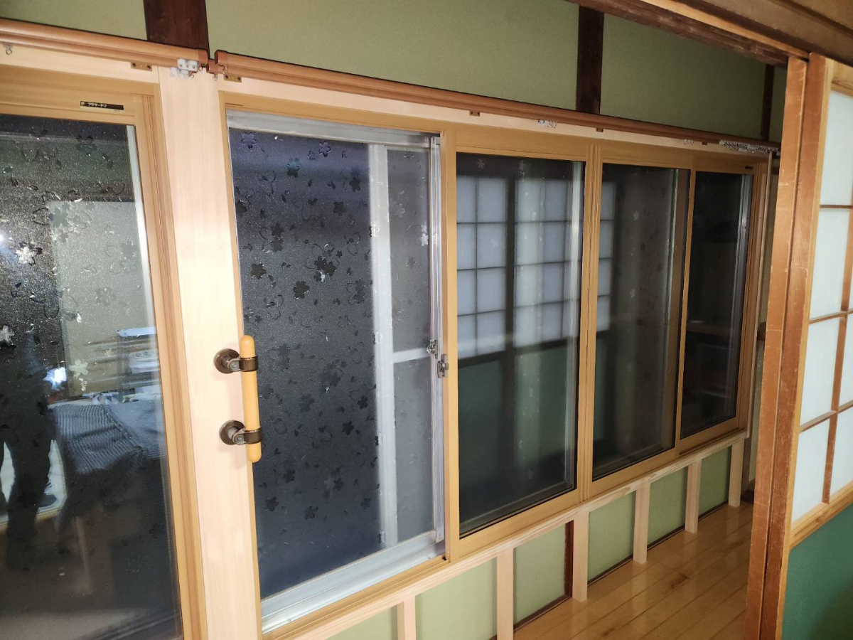 ユーライフの窓枠の幅が狭くても大丈夫！【ふかし枠】で取付け可能にの施工後の写真3