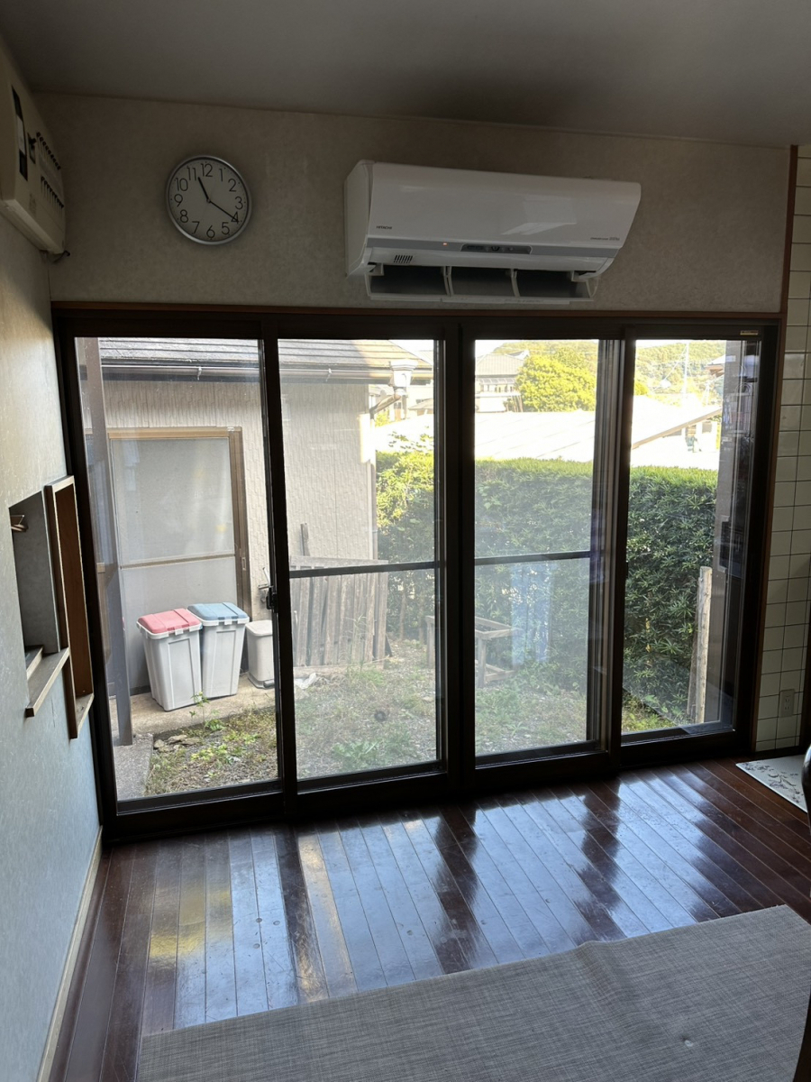 ユーライフの大きな窓でも開放感を残したまま快適に！内窓リフォームの施工後の写真2