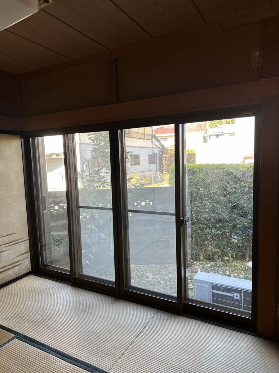 ユーライフの大きな窓でも開放感を残したまま快適に！内窓リフォームの施工後の写真3