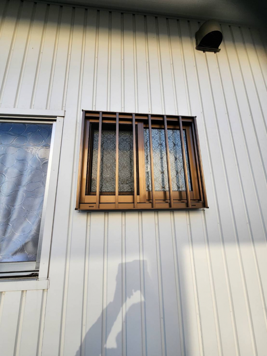 ユーライフの壁をこわさず古い窓を取替えてリフレッシュ！の施工前の写真3