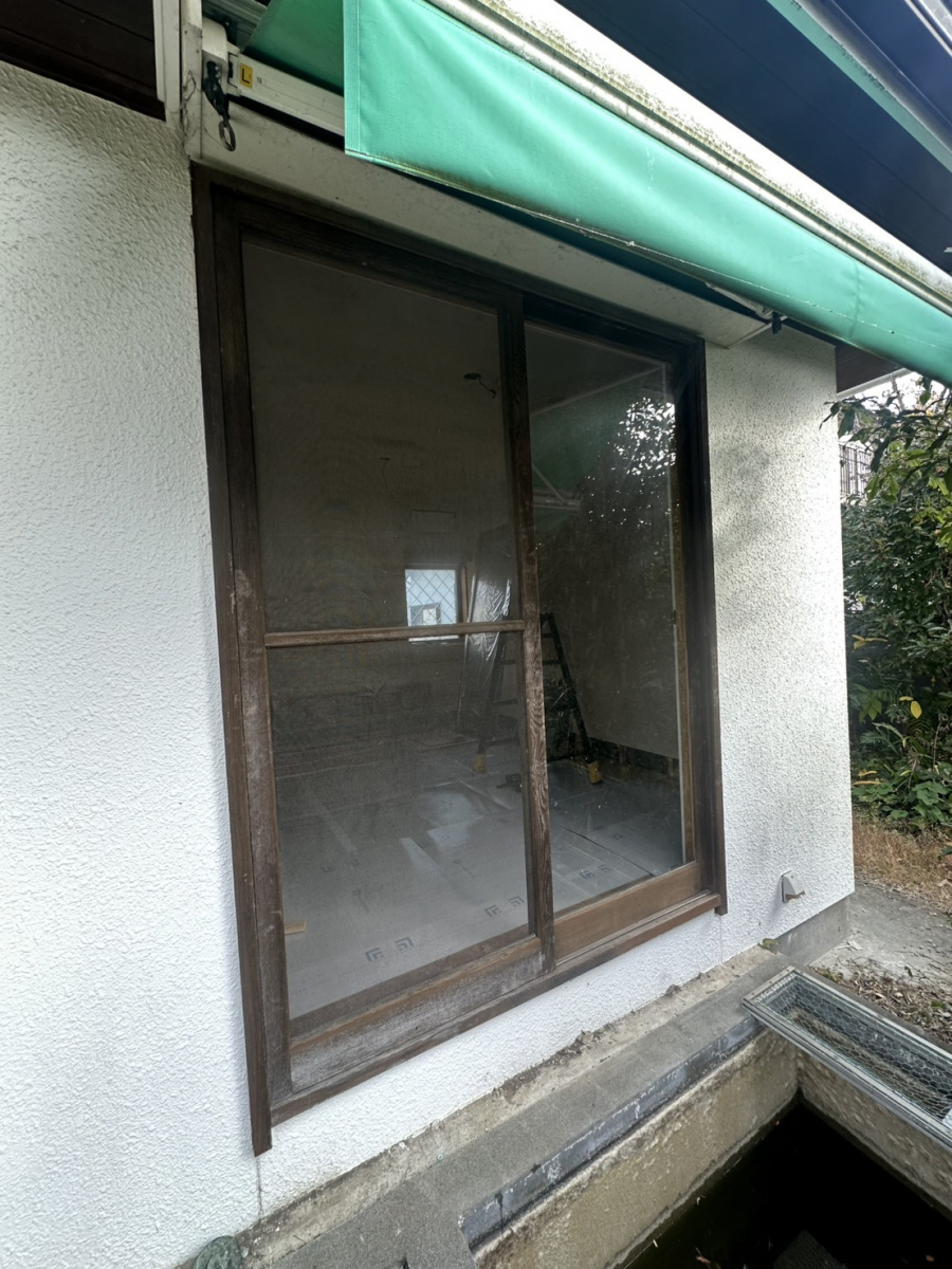 ユーライフの高性能な断熱窓にかんたんに取替えて寒さ解消！の施工前の写真1