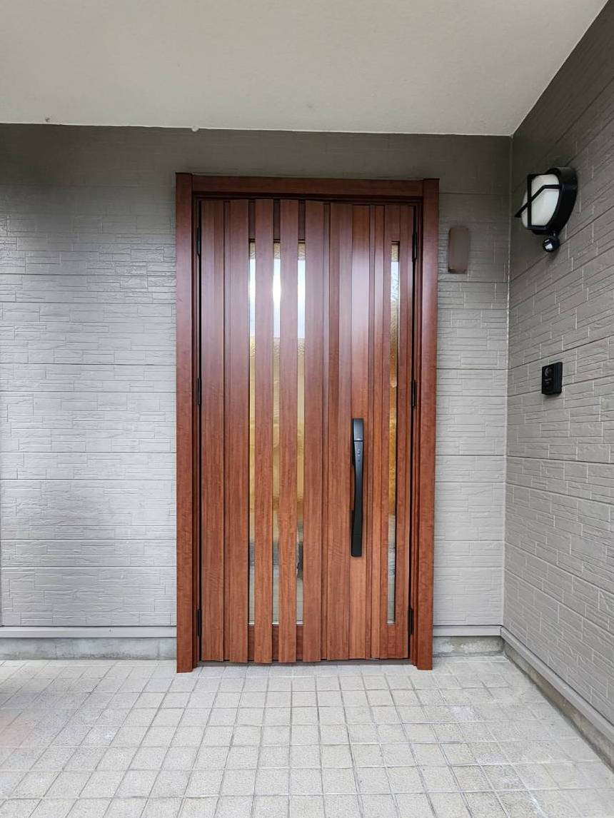 ユーライフの1日で玄関のお悩みを解消！玄関ドアをリフォームしました。の施工後の写真1
