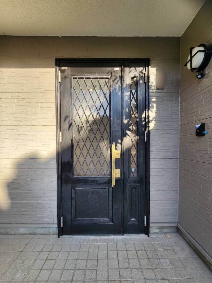ユーライフの1日で玄関のお悩みを解消！玄関ドアをリフォームしました。の施工前の写真1