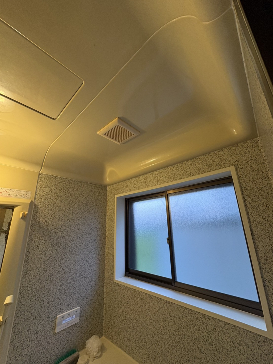 ユーライフの浴室リフォームと同時に窓の取替えもしました‼の施工前の写真3