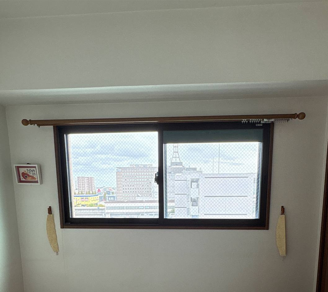 ユーライフの冬の寒さに悩まされる寝室に内窓を取付けて快適空間に‼の施工後の写真1
