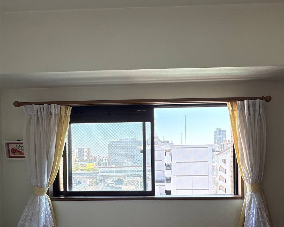 ユーライフの冬の寒さに悩まされる寝室に内窓を取付けて快適空間に‼の施工前の写真1