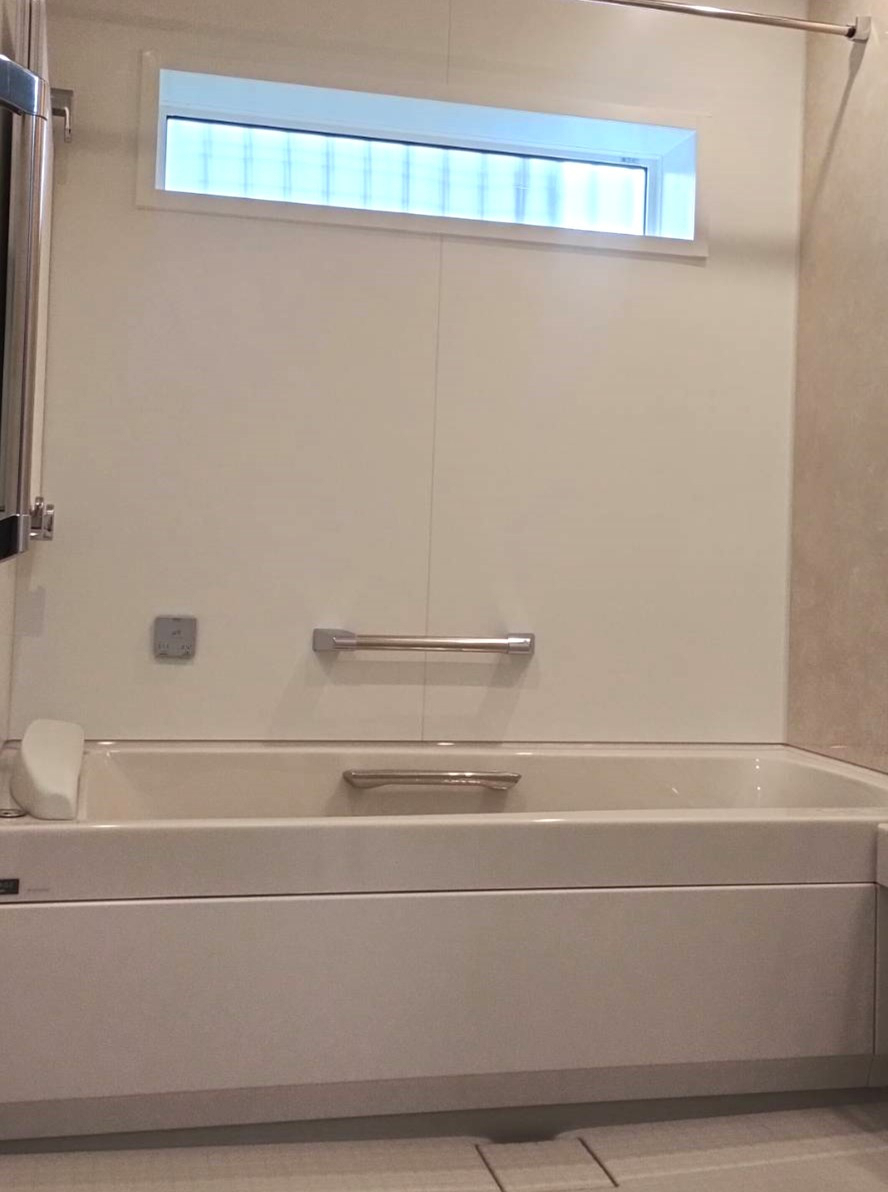 ユーライフの浴室の窓を開閉できないFIX窓にしました‼の施工後の写真2
