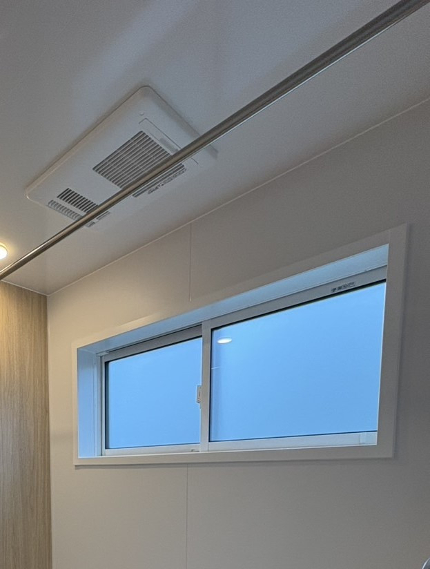 ユーライフの浴室の窓サイズを小さくして断熱効果アップ⤴の施工後の写真1