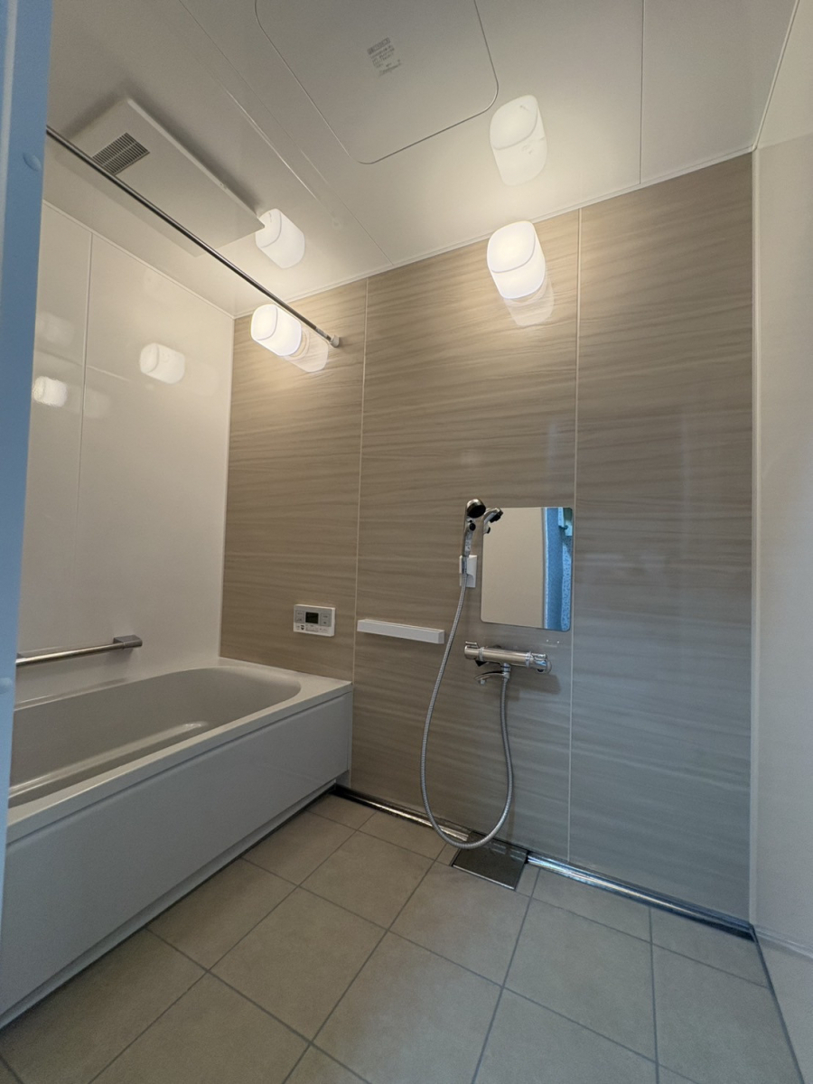 ユーライフの寒さの原因になっていた天井の窓を塞ぎました！の施工後の写真2