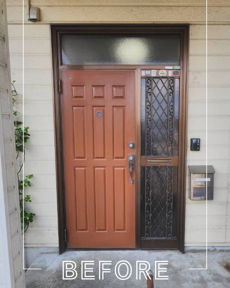 ユーライフのたった1日で、ぬくもり感じる玄関ドアへ✨の施工前の写真1
