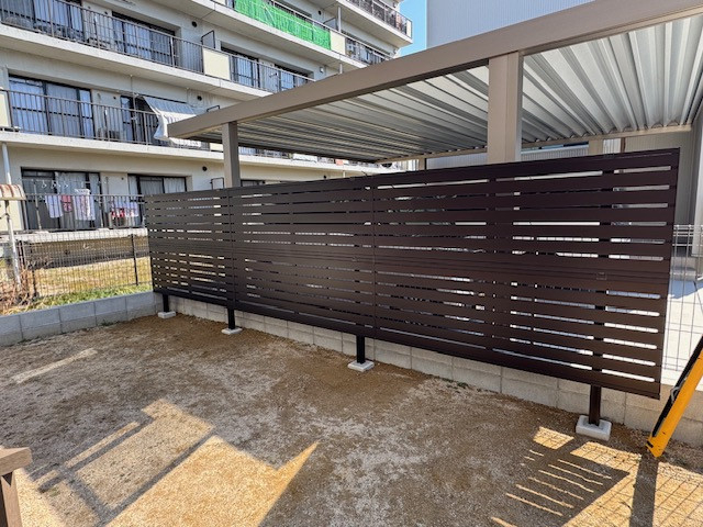 山本ガラスのお隣との目隠しとして・・・の施工後の写真1