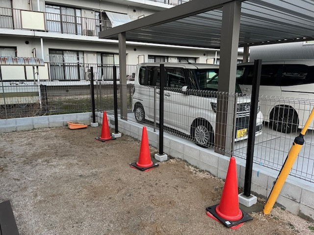 山本ガラスのお隣との目隠しとして・・・の施工前の写真1