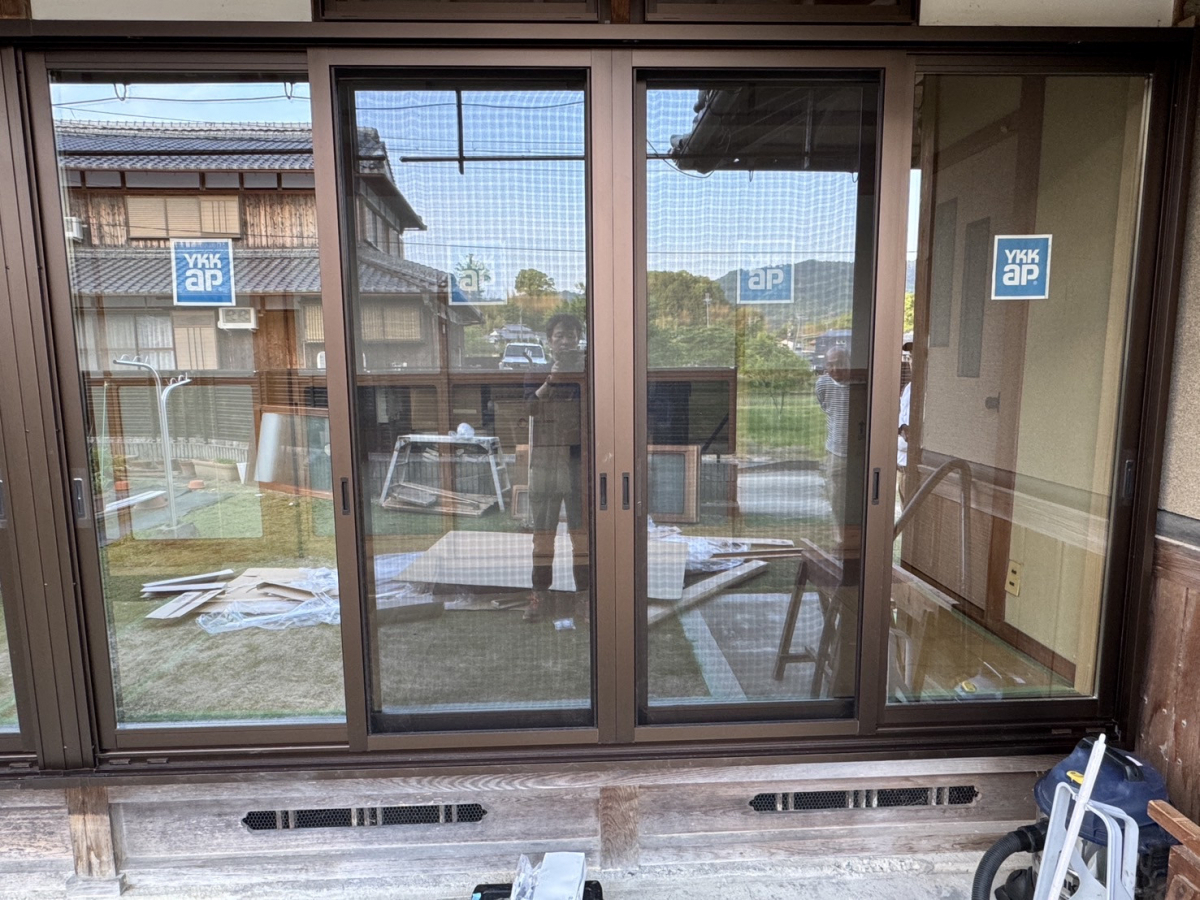 山本ガラスの木製サッシからアルミ樹脂サッシへの施工後の写真1