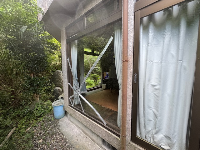 山本ガラスのｶﾞﾗｽの割れ替えですの施工前の写真1