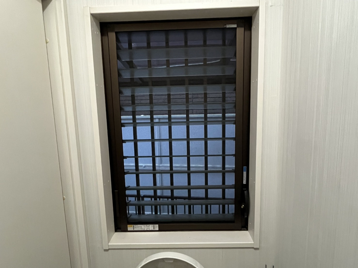 山本ガラスのﾙｰﾊﾞｰ窓に内窓を付けましたの施工前の写真1