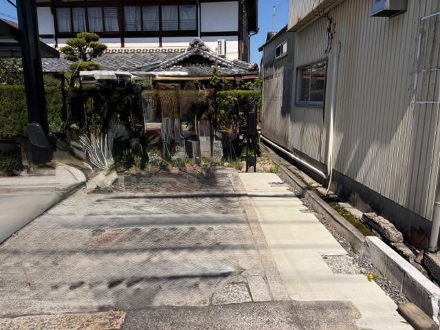 山本ガラスの隣との目隠しもつけましたの施工前の写真1