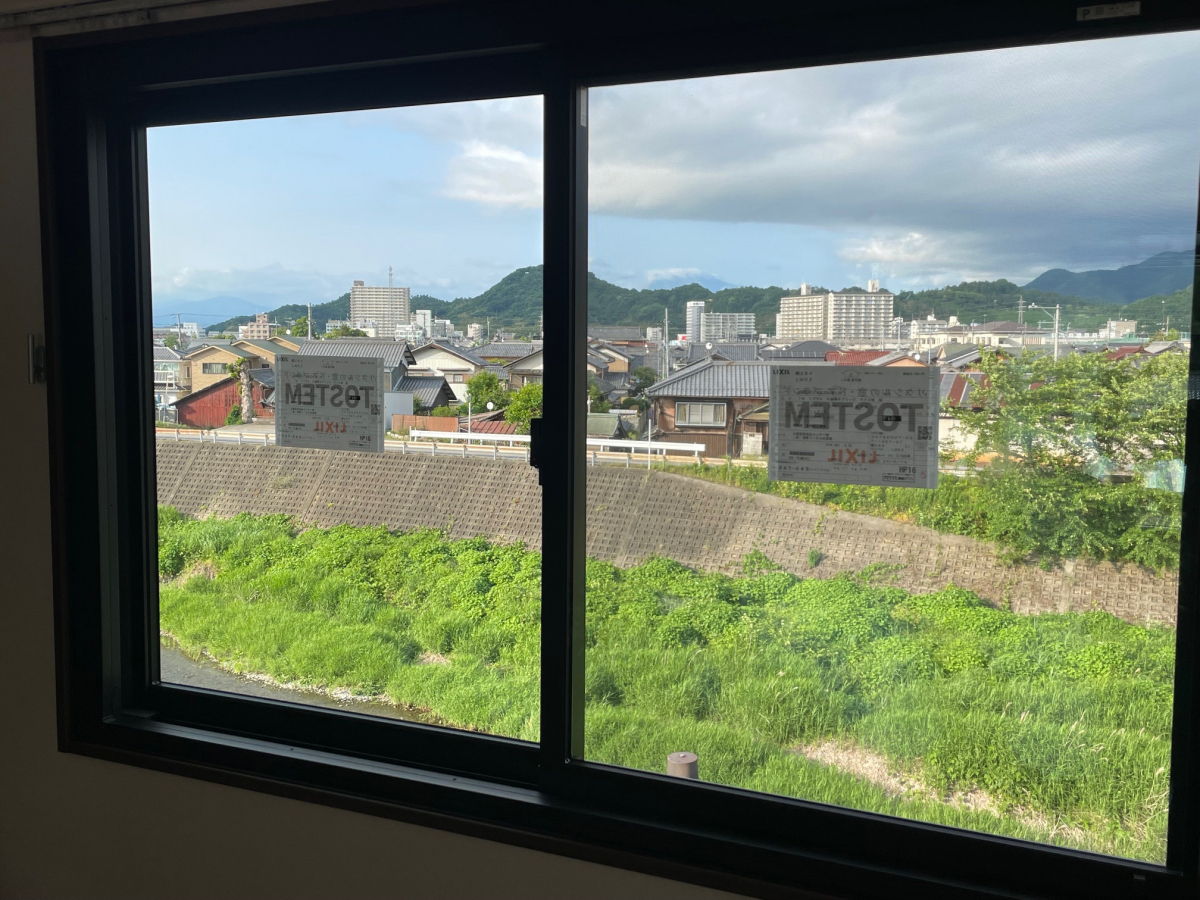 西野トータル住窓の補助金を活用し、窓断熱工事の施工後の写真1