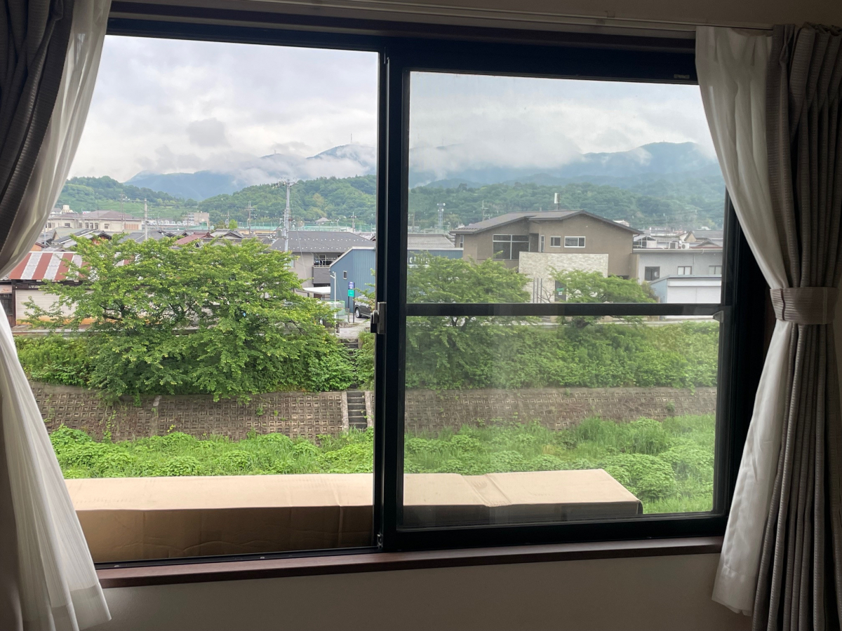 西野トータル住窓の補助金を活用し、窓断熱工事の施工前の写真1