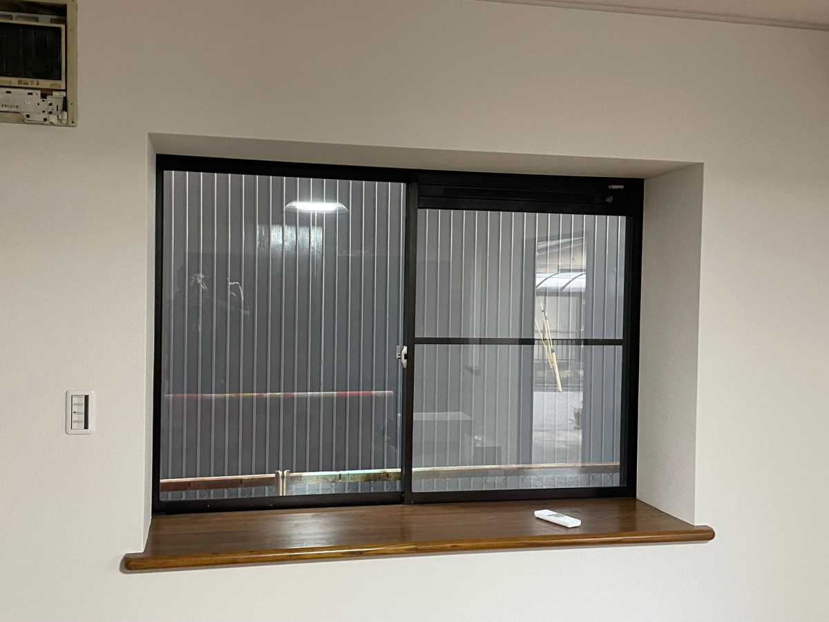 西野トータル住窓の補助金を活用　内窓取付工事の施工前の写真1