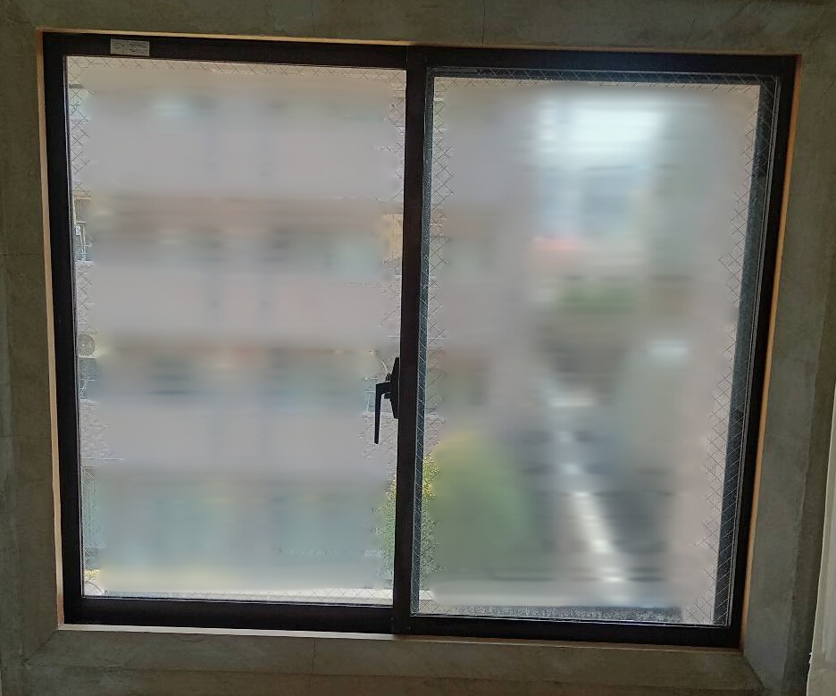 戸田建商 世田谷の【渋谷区】真空ガラス「スペーシア」へ交換（高断熱・結露抑制・遮音効果）の施工前の写真1