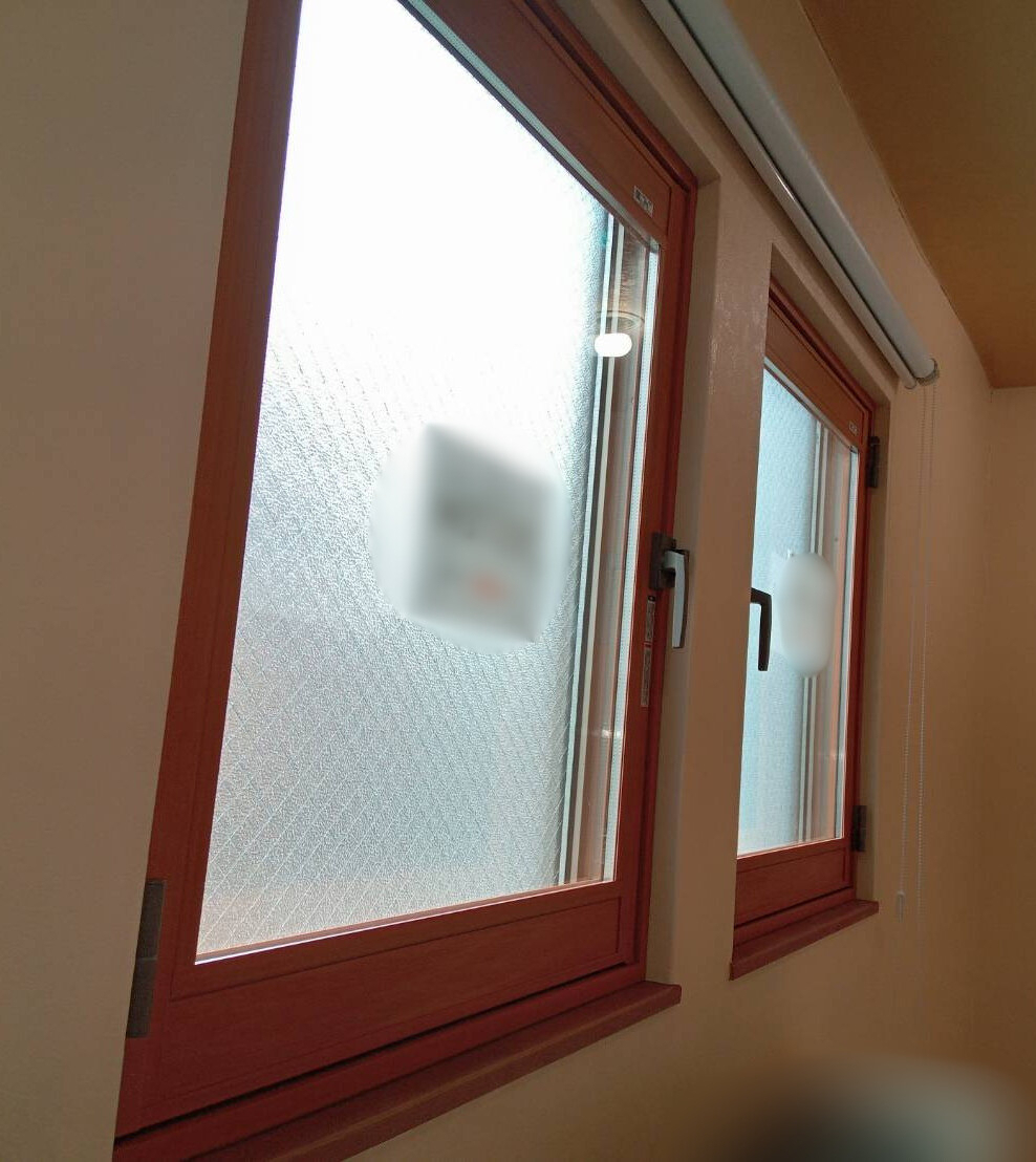 戸田建商 世田谷の【世田谷区】採光FIX窓にLIXILインプラス設置し断熱効果を高めた内窓リフォーム(補助金活用事例)の施工後の写真1