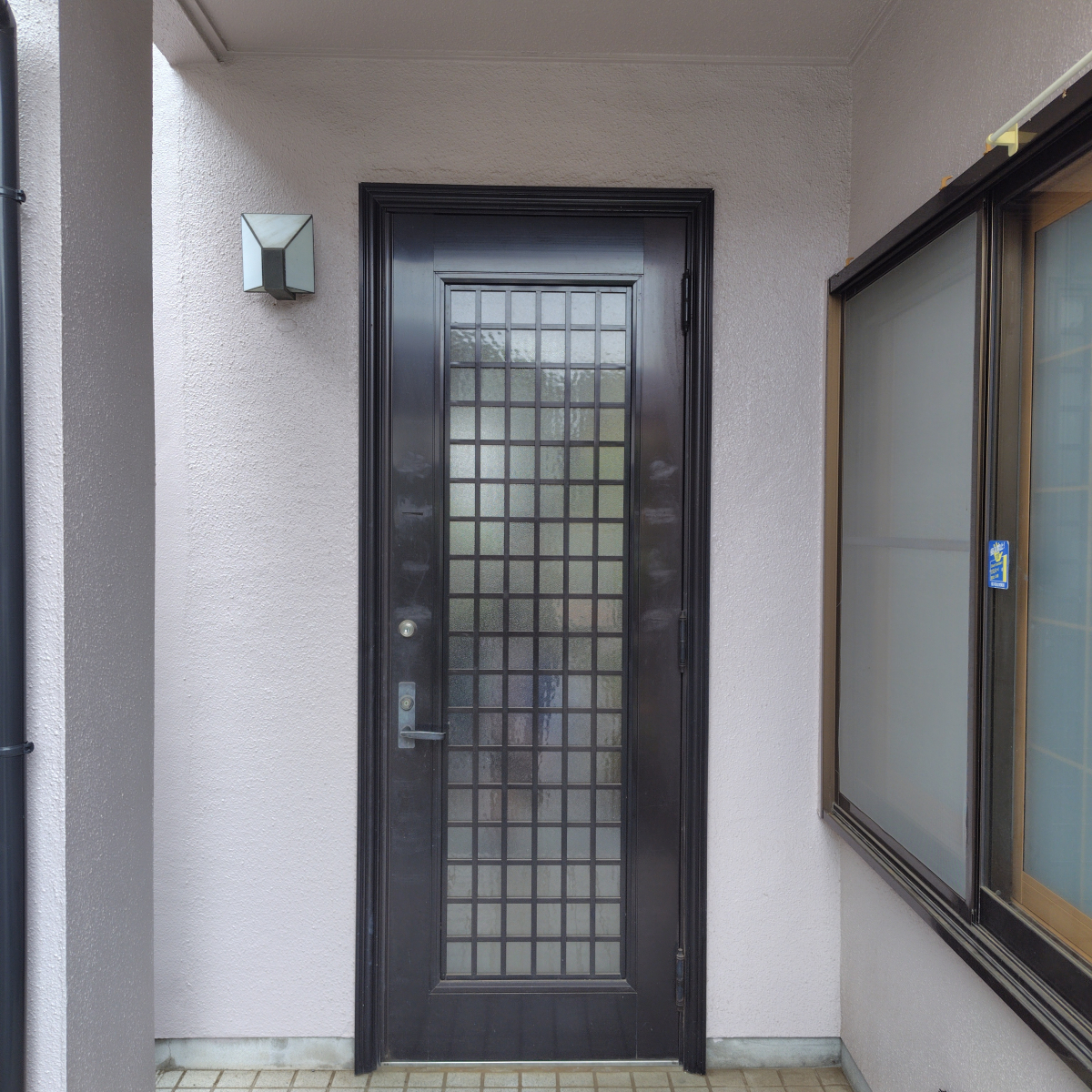 イガリアルミトーヨー住器の【あすみが丘 S様邸①】窓とセットで補助金活用🔥玄関リフォームリシェント高断熱👷♂️の施工前の写真1