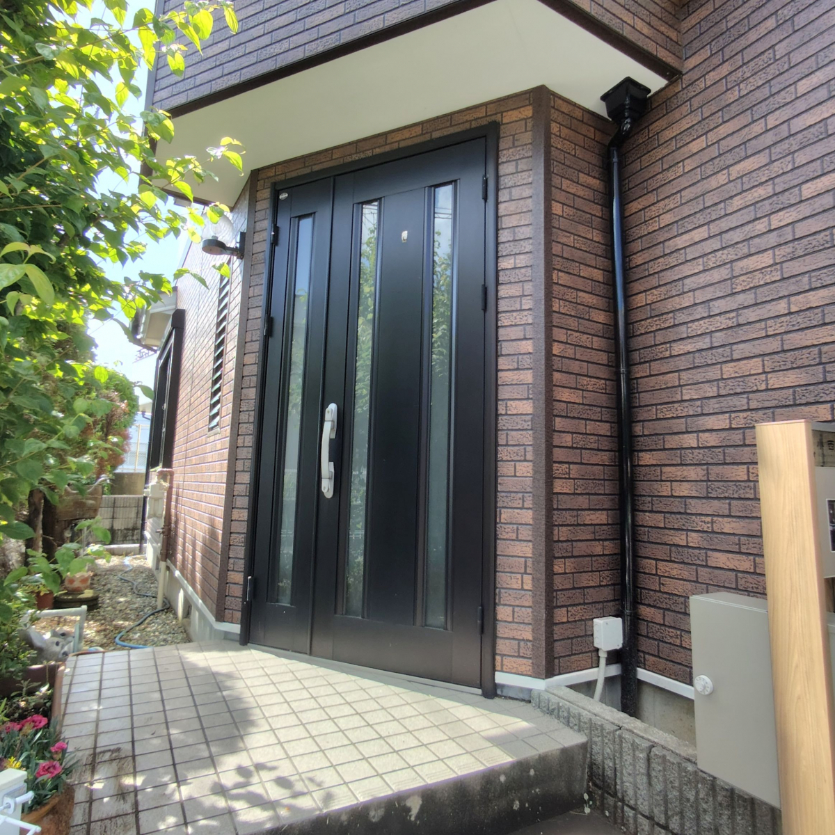 イガリアルミトーヨー住器の【あすみが丘　K様邸】窓とセットで補助金活用🔥玄関リフォームリシェント👷🏻‍♂️の施工前の写真1